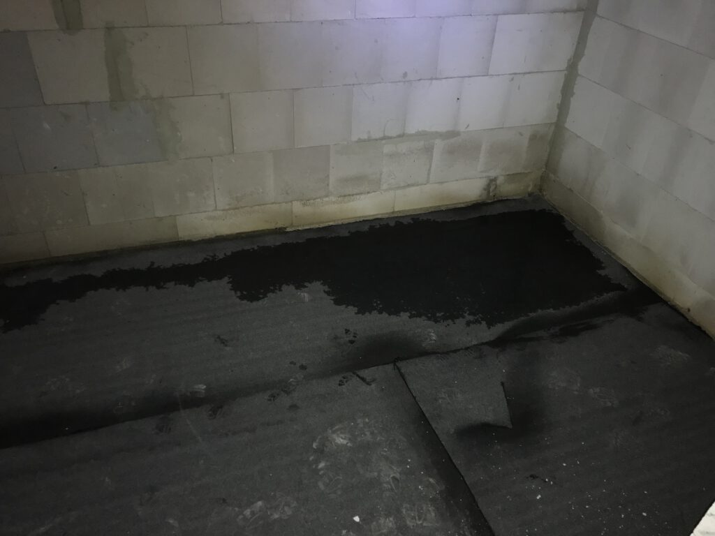 Eindringendes Regenwasser in den Keller nach Sturmtief Wolfgang